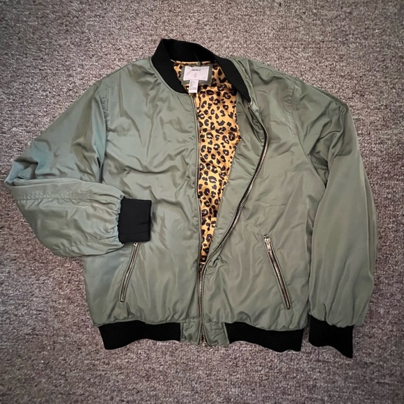 Forever 21 Jackets & Blazers - Army green leopard lined bomber jacket/coat Large​